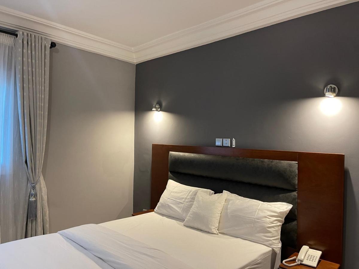 La Rochelle Hotel Yaoundé Extérieur photo