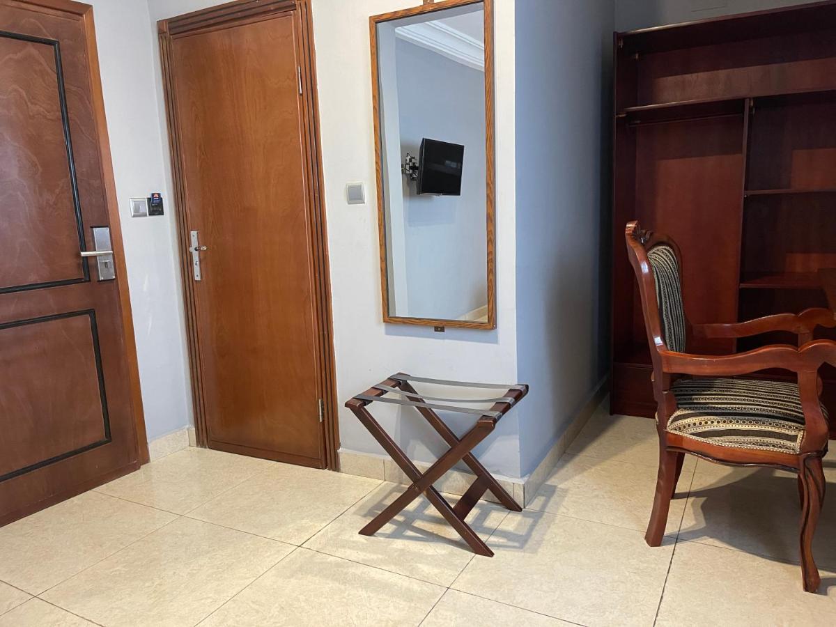 La Rochelle Hotel Yaoundé Extérieur photo