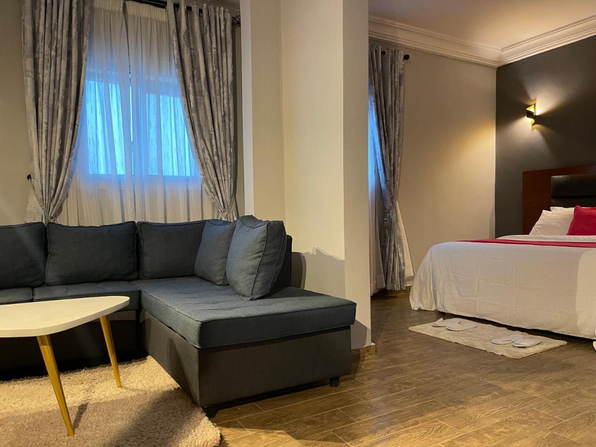 La Rochelle Hotel Yaoundé Extérieur photo