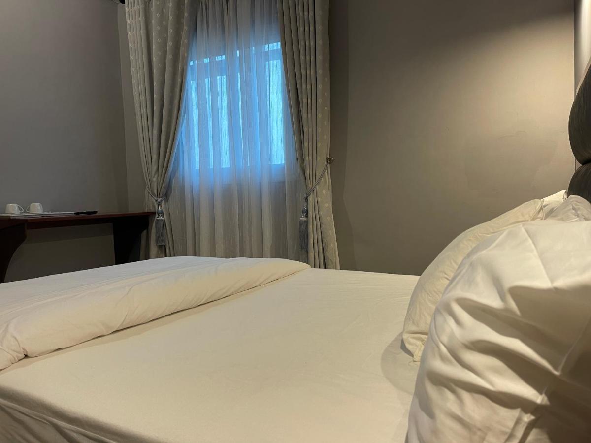 La Rochelle Hotel Yaoundé Extérieur photo