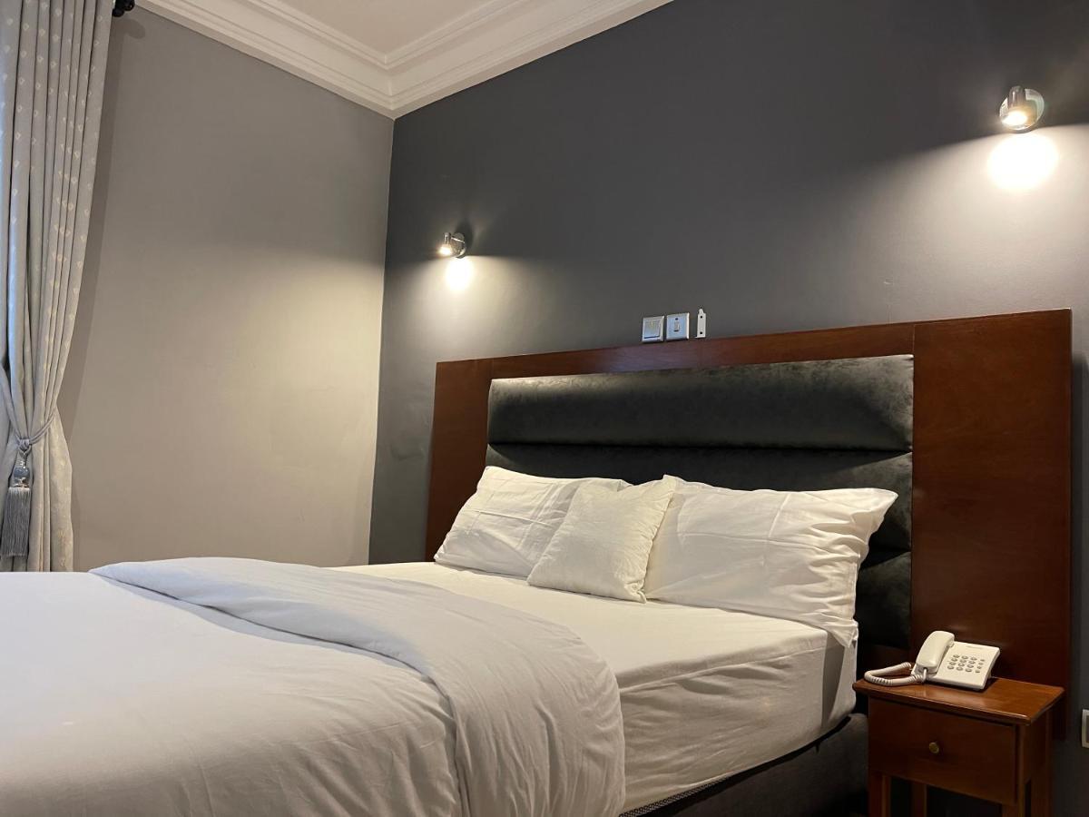 La Rochelle Hotel Yaoundé Extérieur photo