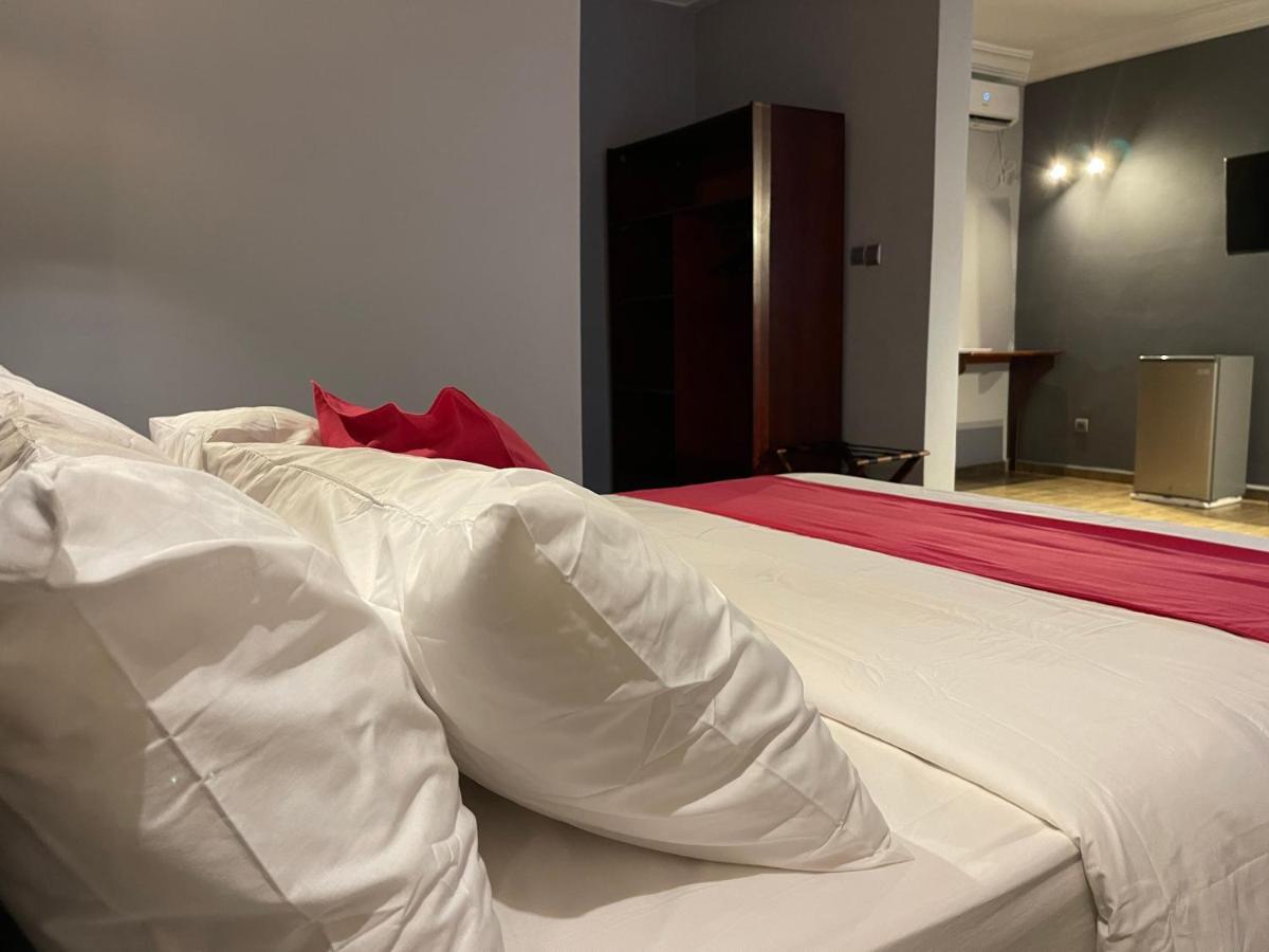 La Rochelle Hotel Yaoundé Extérieur photo