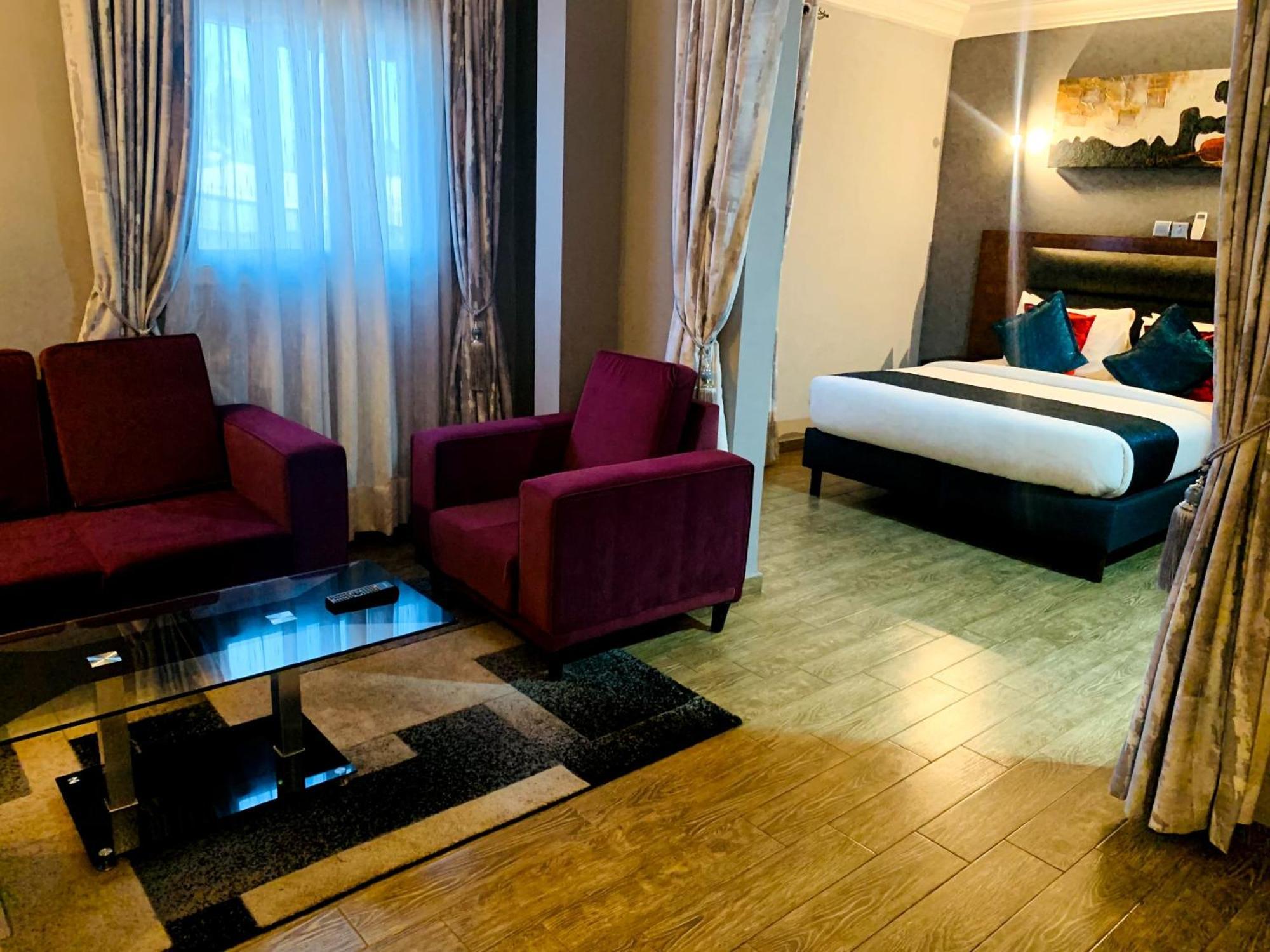 La Rochelle Hotel Yaoundé Extérieur photo