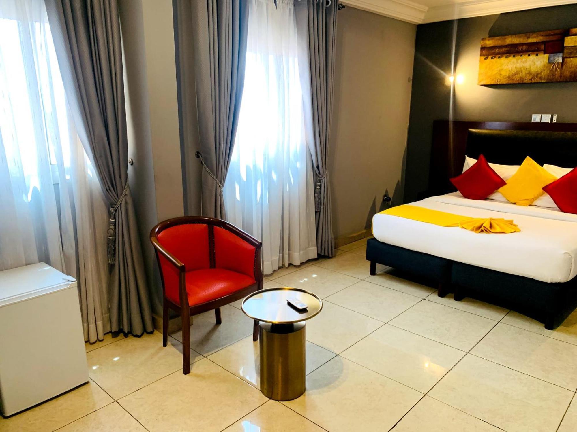La Rochelle Hotel Yaoundé Extérieur photo