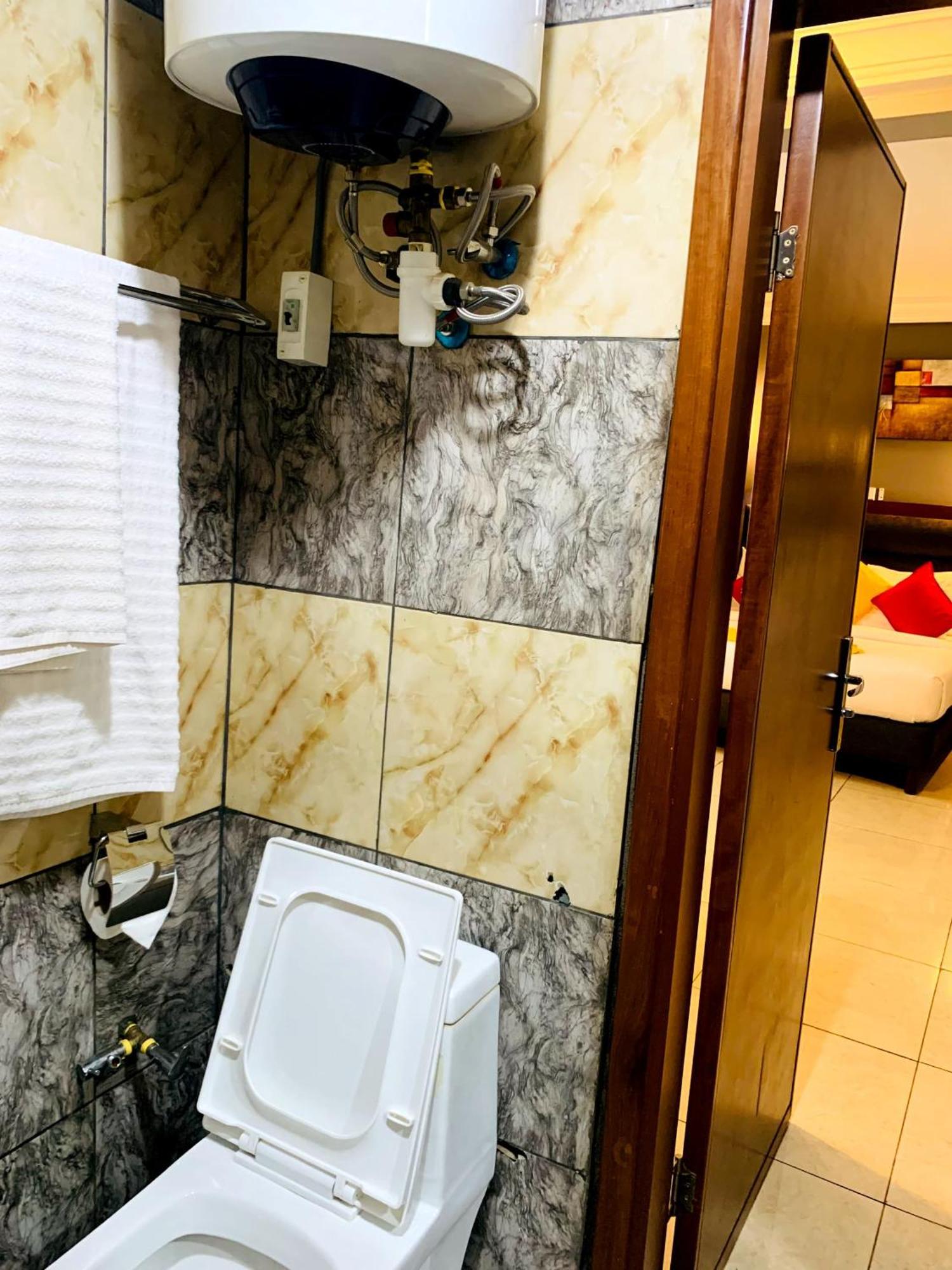 La Rochelle Hotel Yaoundé Extérieur photo